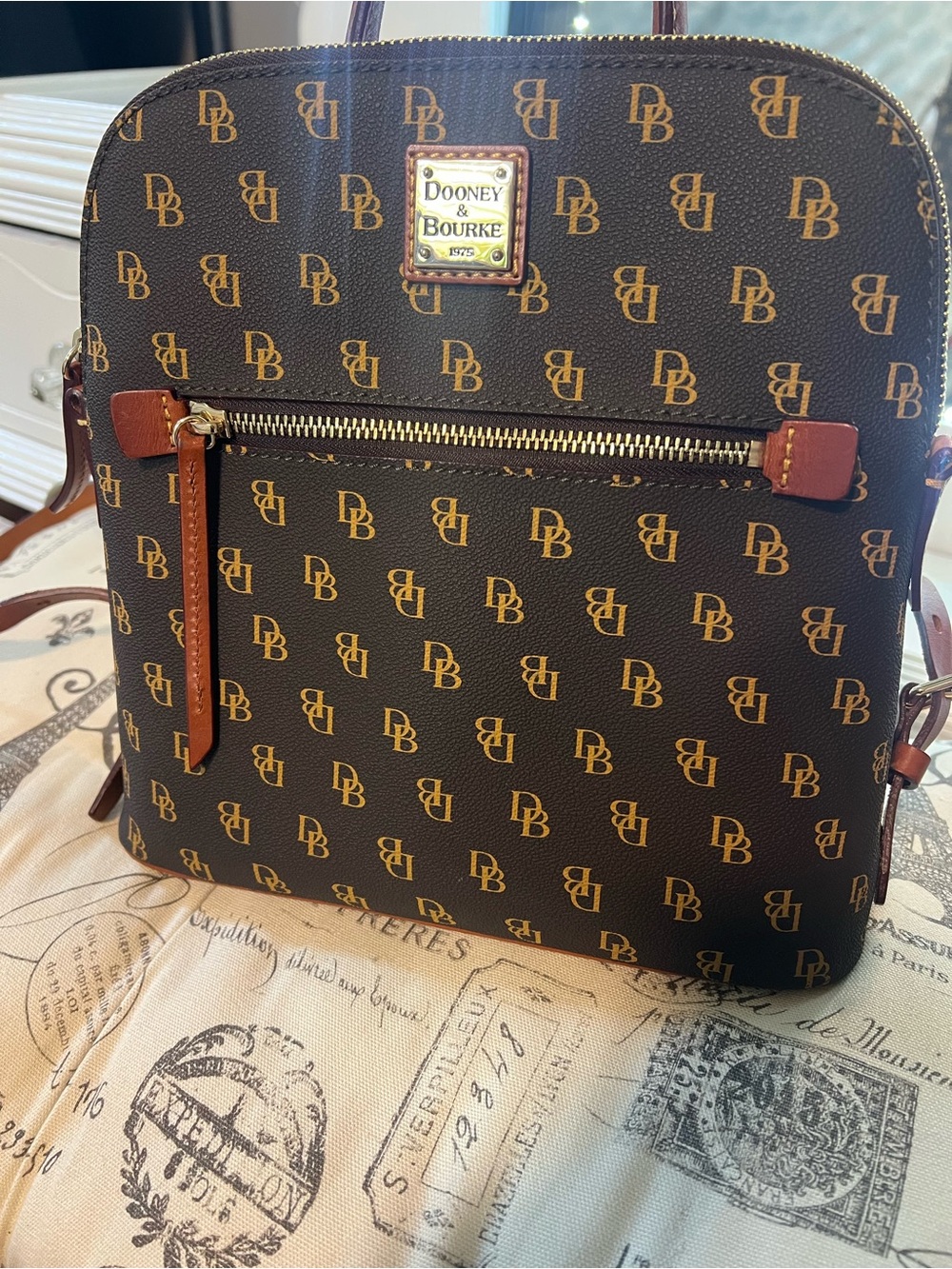 🤎 Dooney & Bourke Signature Monogram Dome Satchel/Crossbody